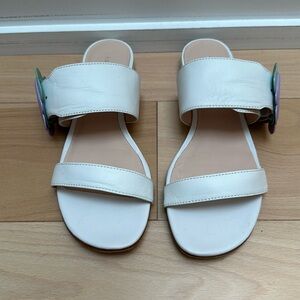 Kate Spade white with purple daisy in size 6 1/2.